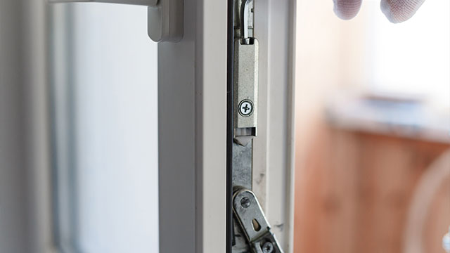 Why Window Repairs Must Be Left to The Professionals: The Dangers of DIY